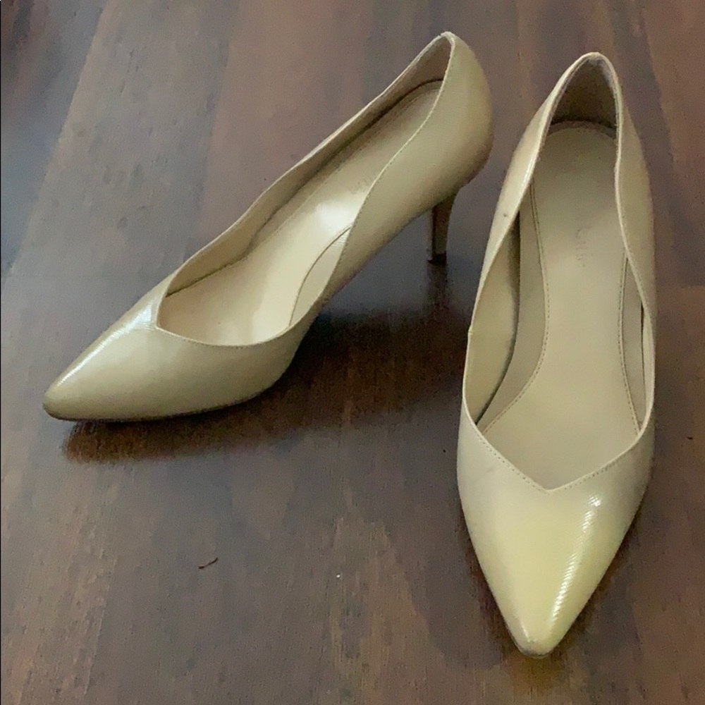 Kelly & Katie nude heels